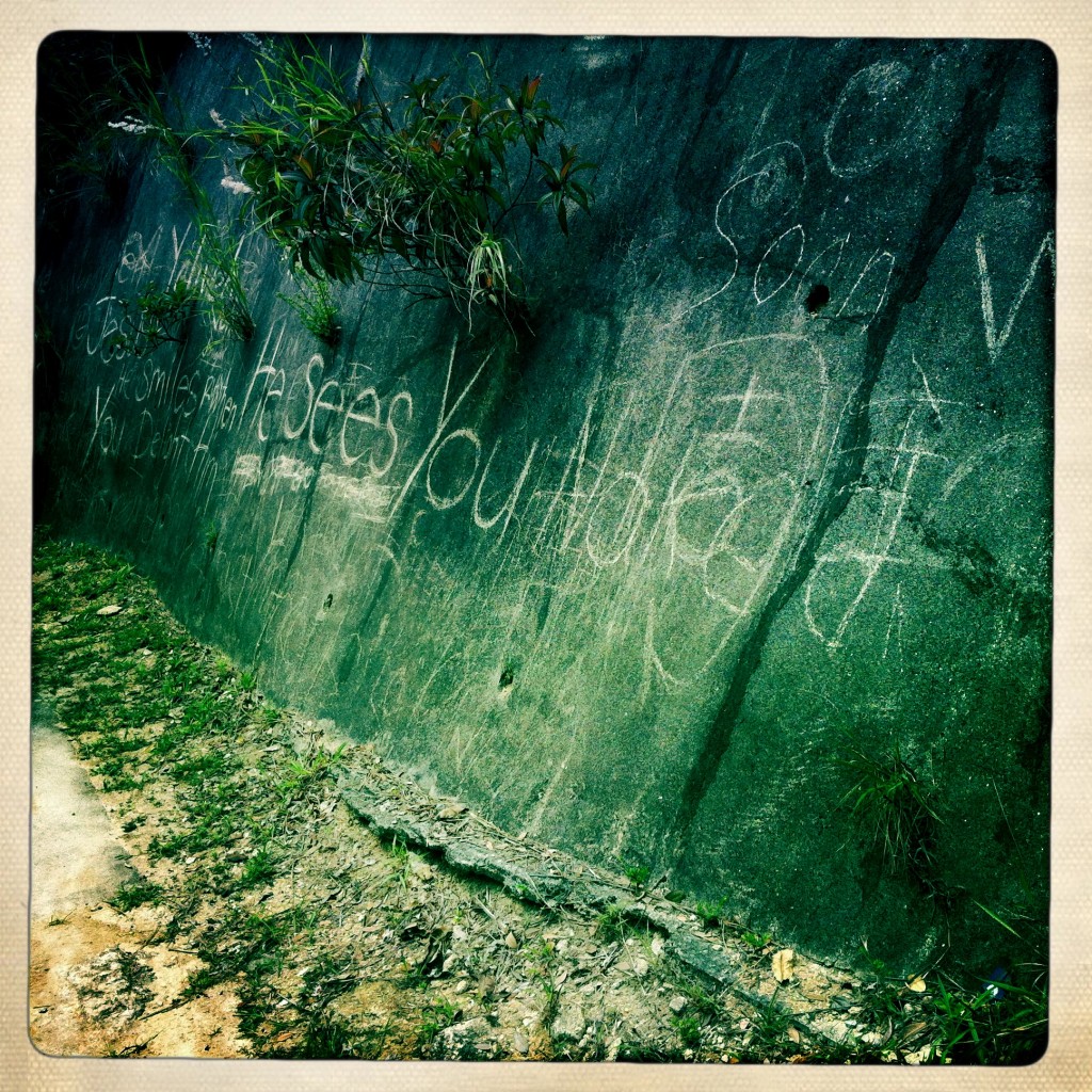 hong kong graffiti - hong kong hiking - 2